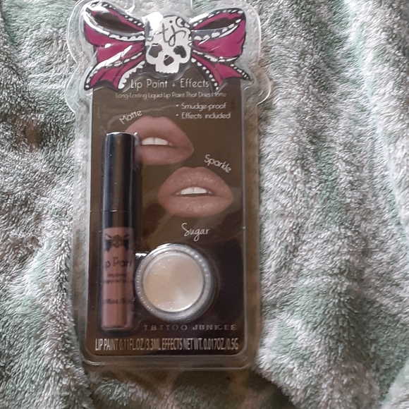 Makeup - Picture 6 of 8